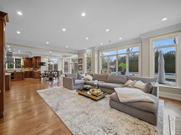 700 Greenwood Road, Northbrook, IL 60062