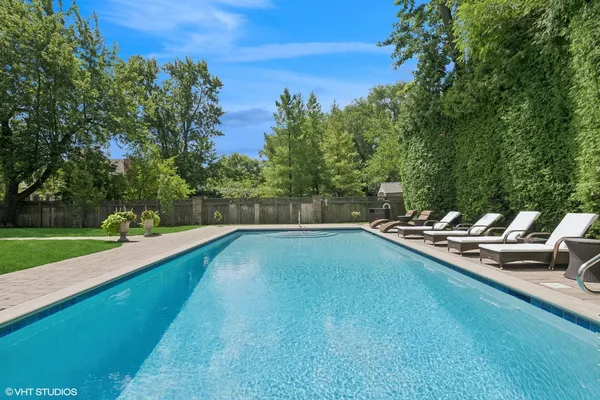 700 Greenwood Road, Northbrook, IL 60062