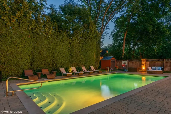 700 Greenwood Road, Northbrook, IL 60062