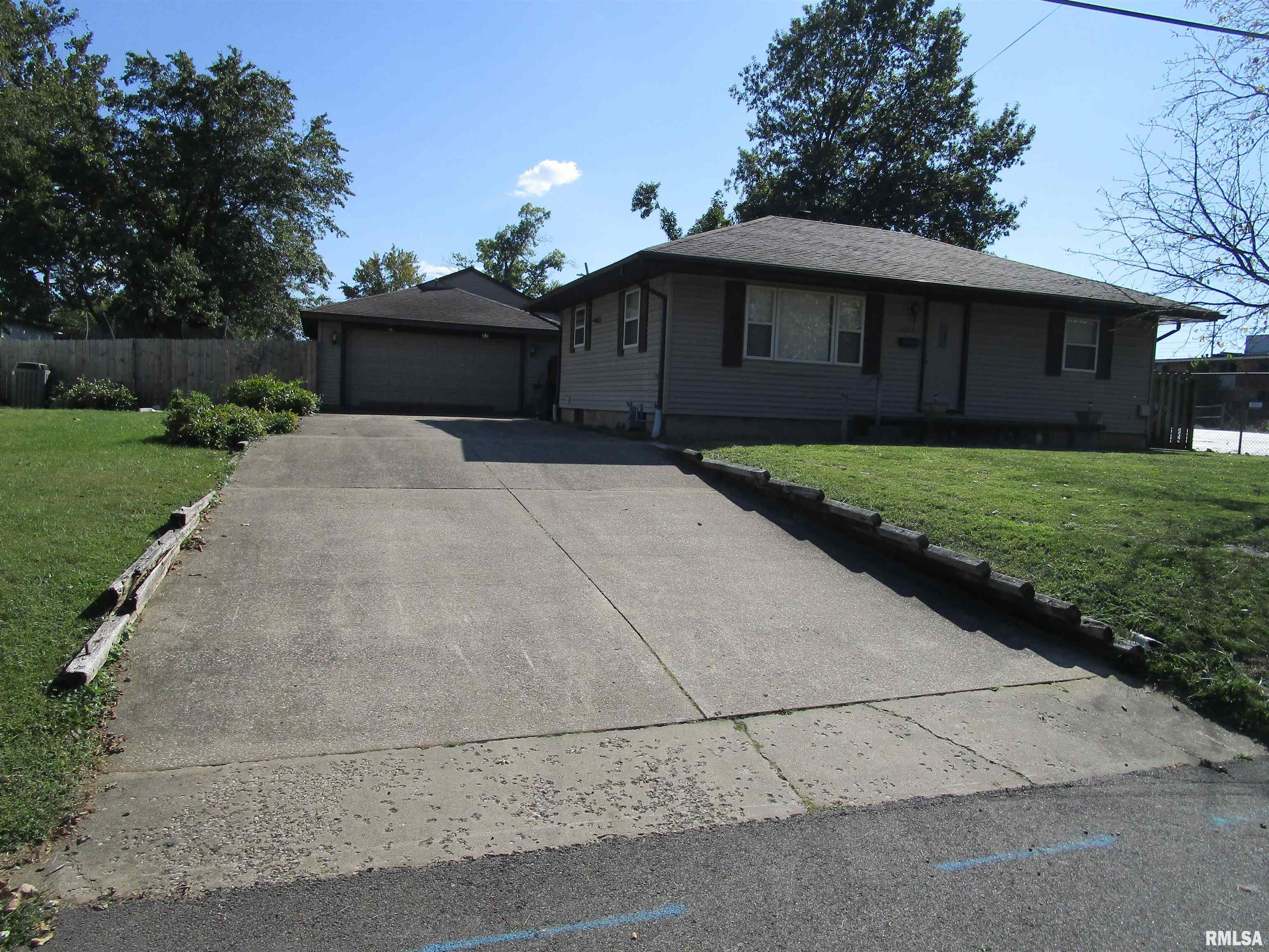 1244 Mossman Avenue Springfield, IL 62702 - Photo 1 of 81 Gallery Image 1
