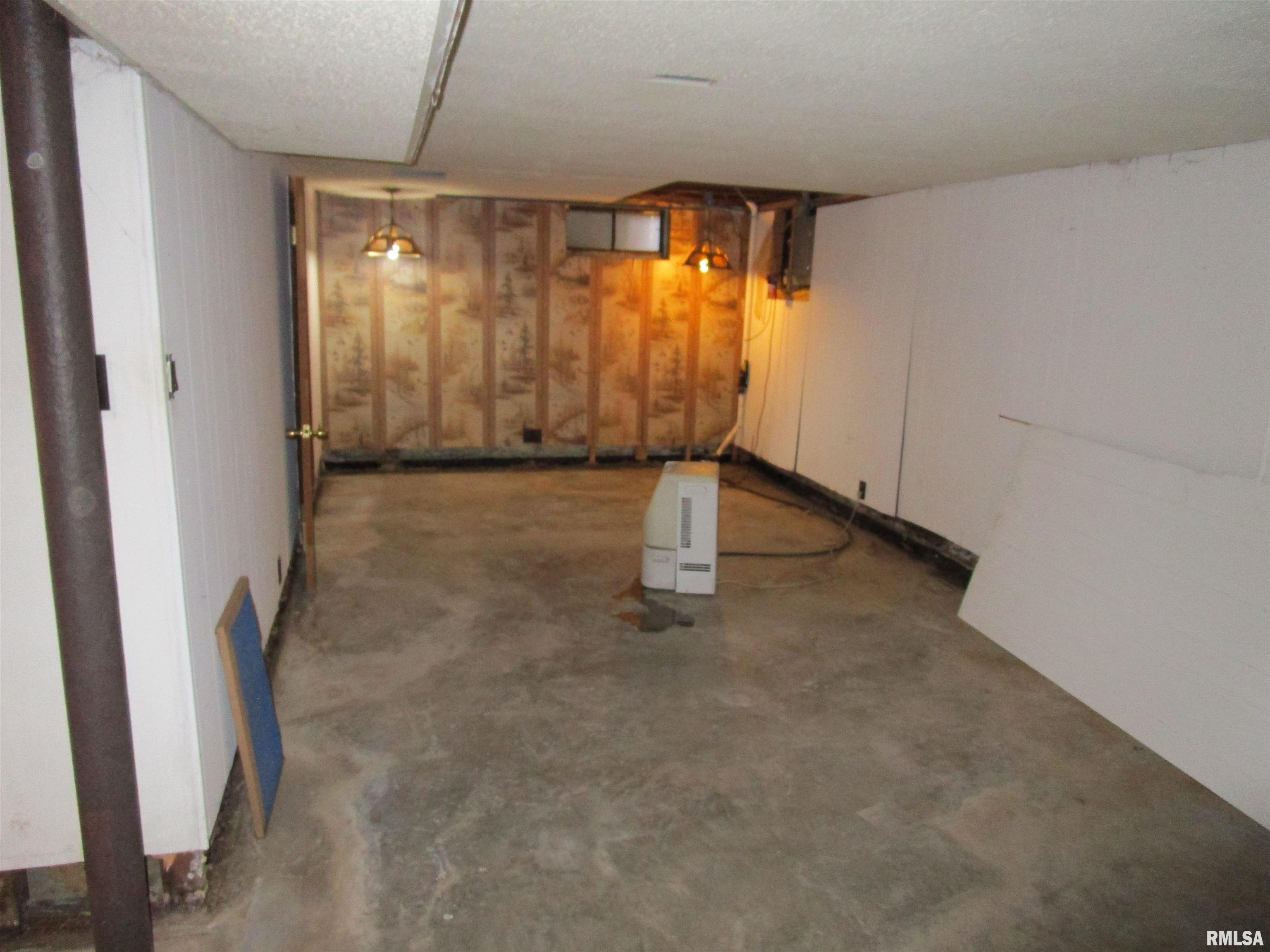 1244 Mossman Avenue Springfield, IL 62702 - Photo 7 of 81 Gallery Image 7