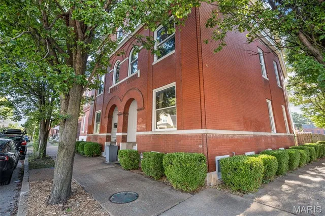 $319,900 | 2870 Texas Avenue, St. Louis, MO 63118