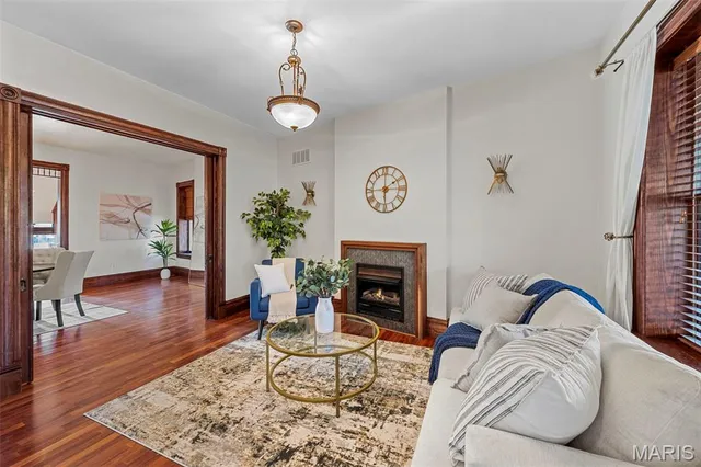 $319,900 | 2870 Texas Avenue, St. Louis, MO 63118