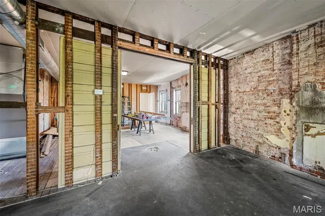 $319,900 | 2870 Texas Avenue, St. Louis, MO 63118