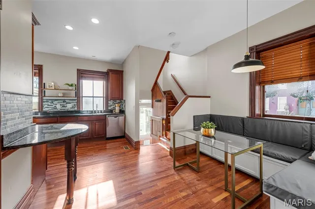 $319,900 | 2870 Texas Avenue, St. Louis, MO 63118