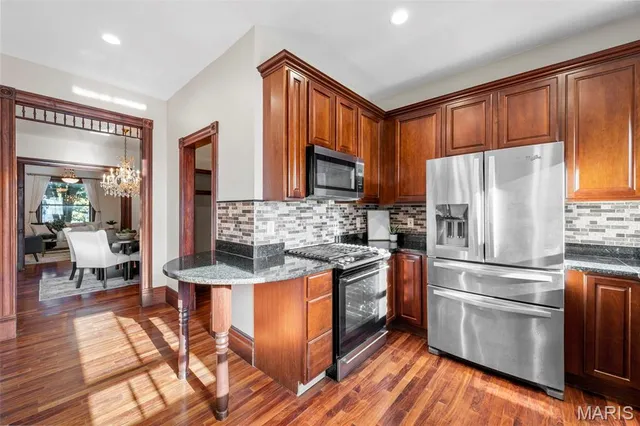 $319,900 | 2870 Texas Avenue, St. Louis, MO 63118