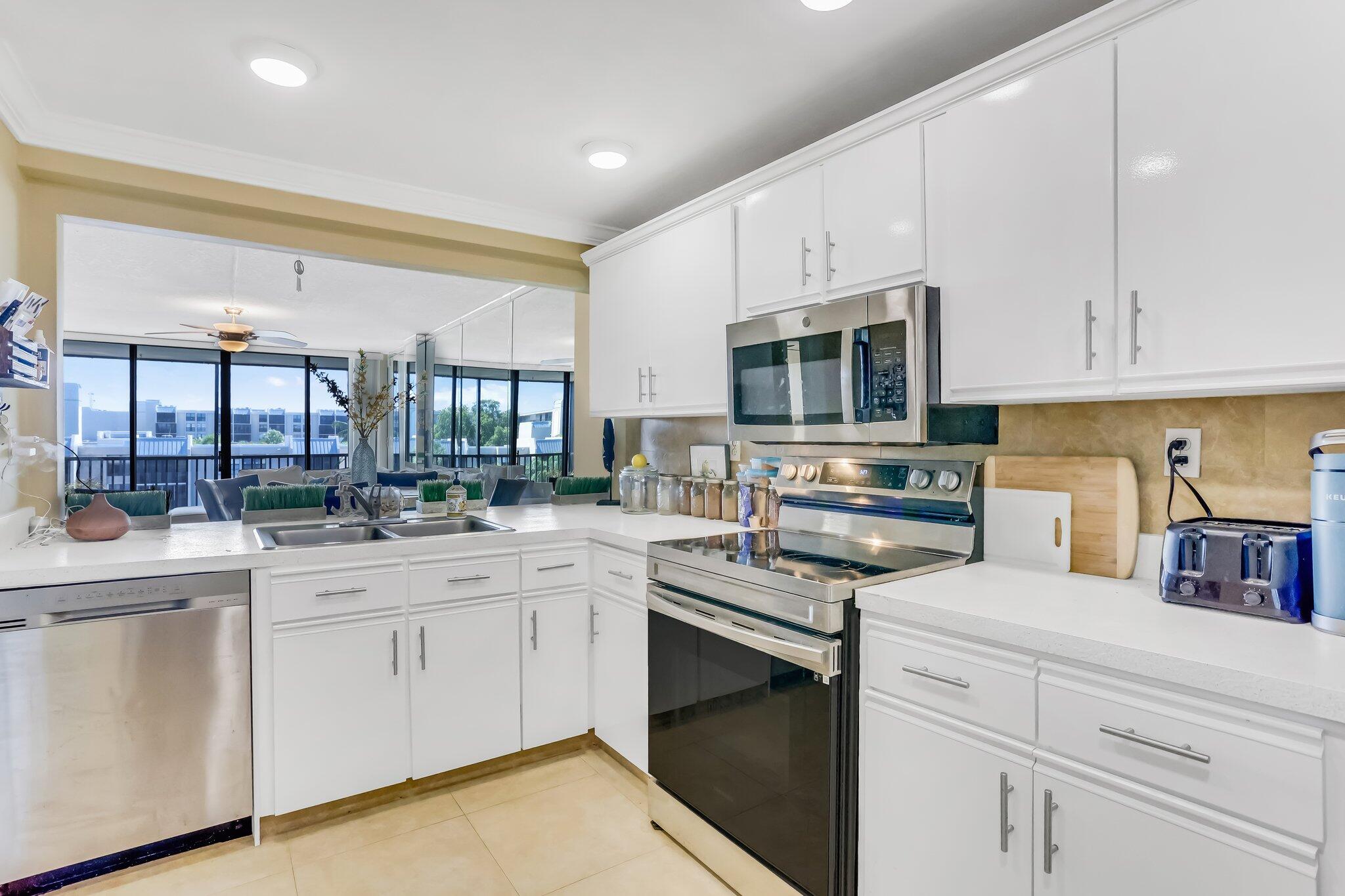 9 Royal Palm Way, Unit 404 Boca Raton, FL 33432 - Photo 13 of 35 24-web-or-mls-0E2A4462