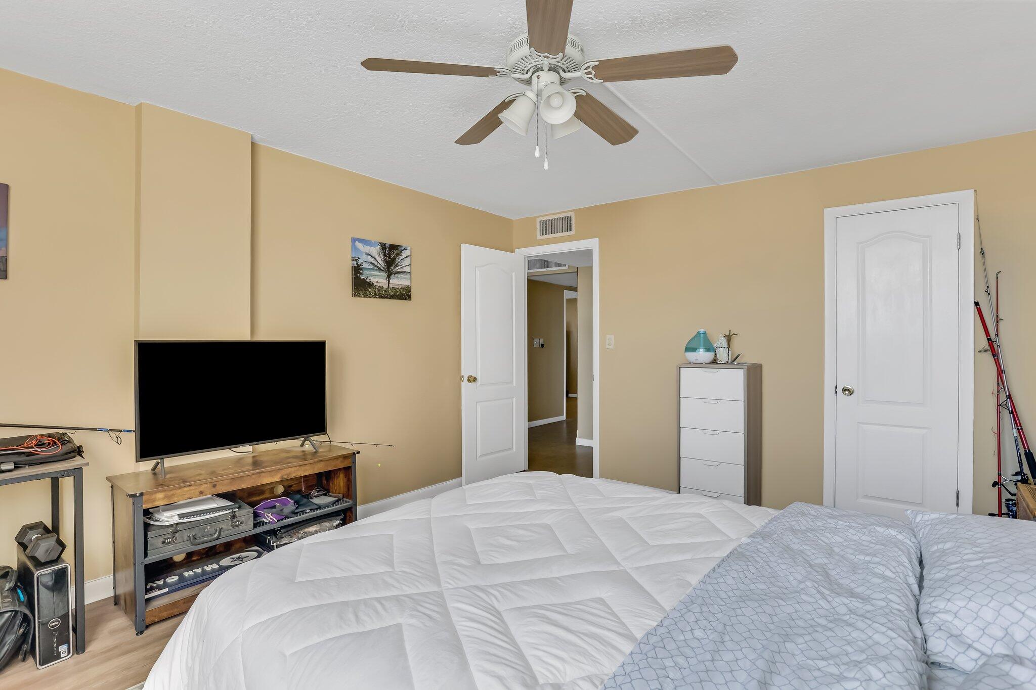 9 Royal Palm Way, Unit 404 Boca Raton, FL 33432 - Photo 17 of 35 28-web-or-mls-0E2A4487