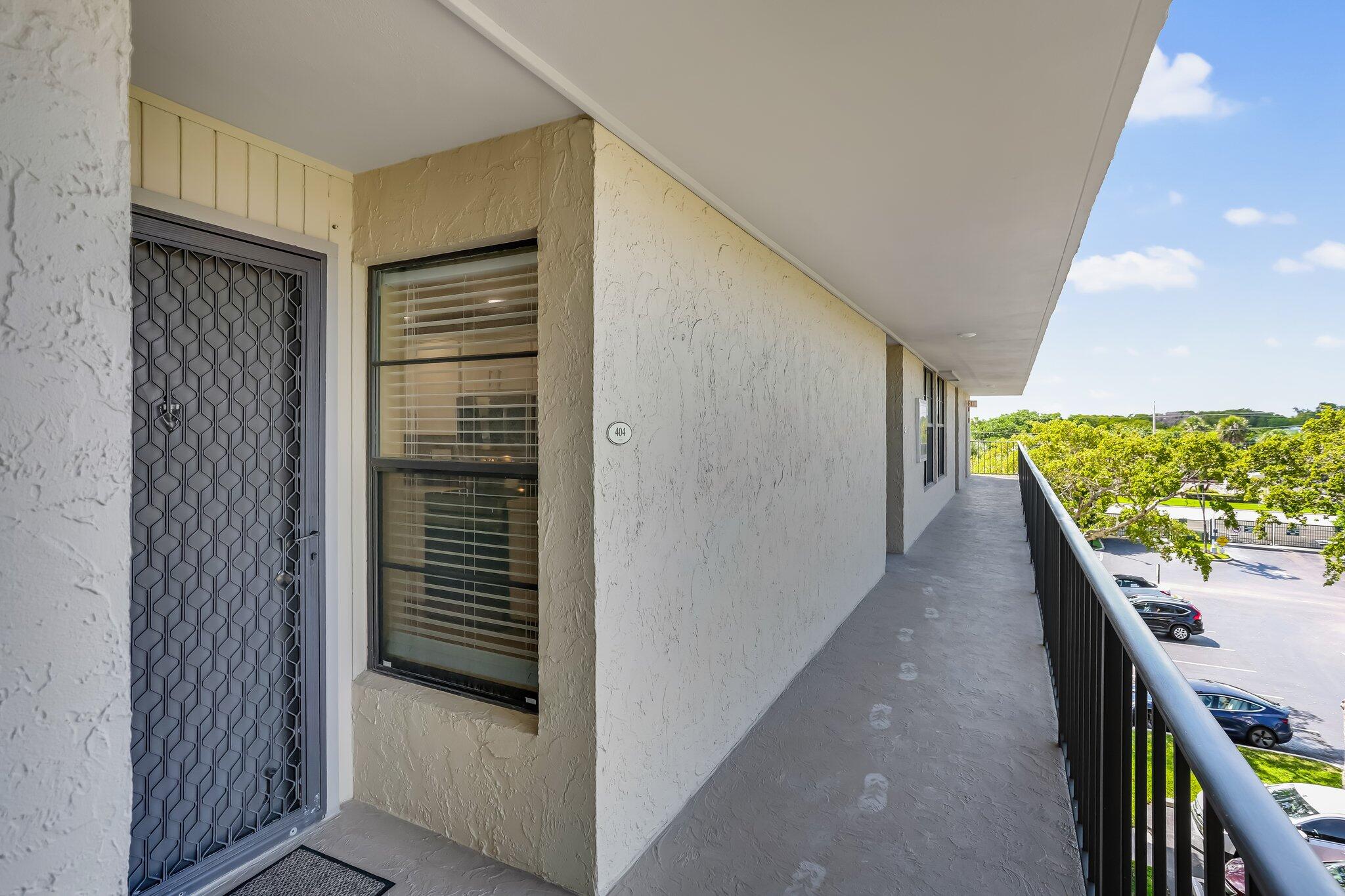 9 Royal Palm Way, Unit 404 Boca Raton, FL 33432 - Photo 2 of 35 32-web-or-mls-0E2A4507