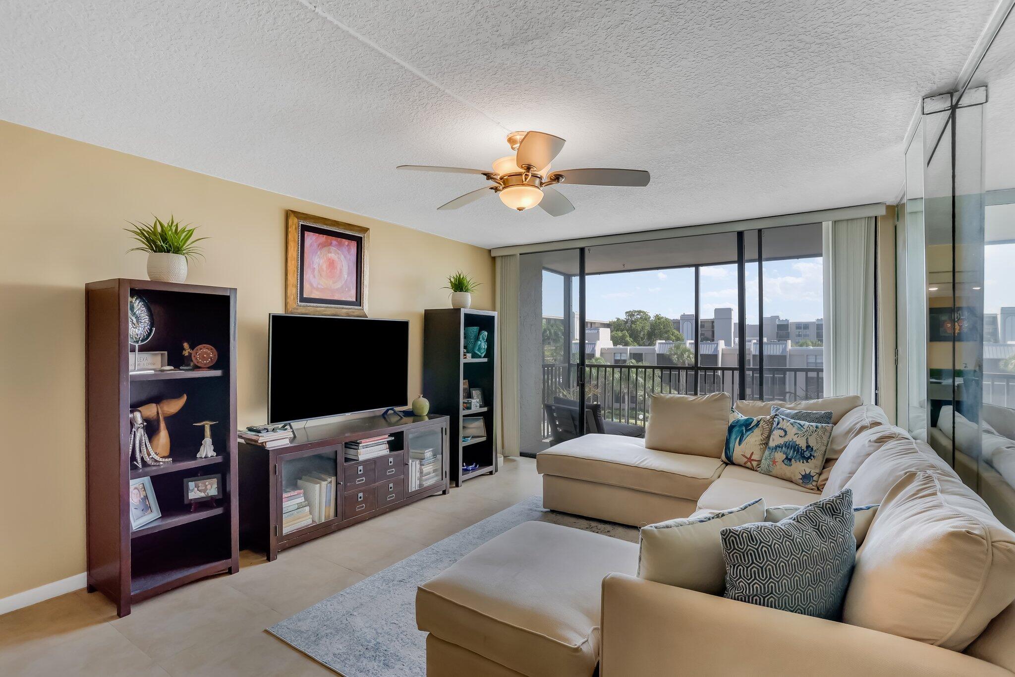 9 Royal Palm Way, Unit 404 Boca Raton, FL 33432 - Photo 6 of 35 18-web-or-mls-0E2A4432