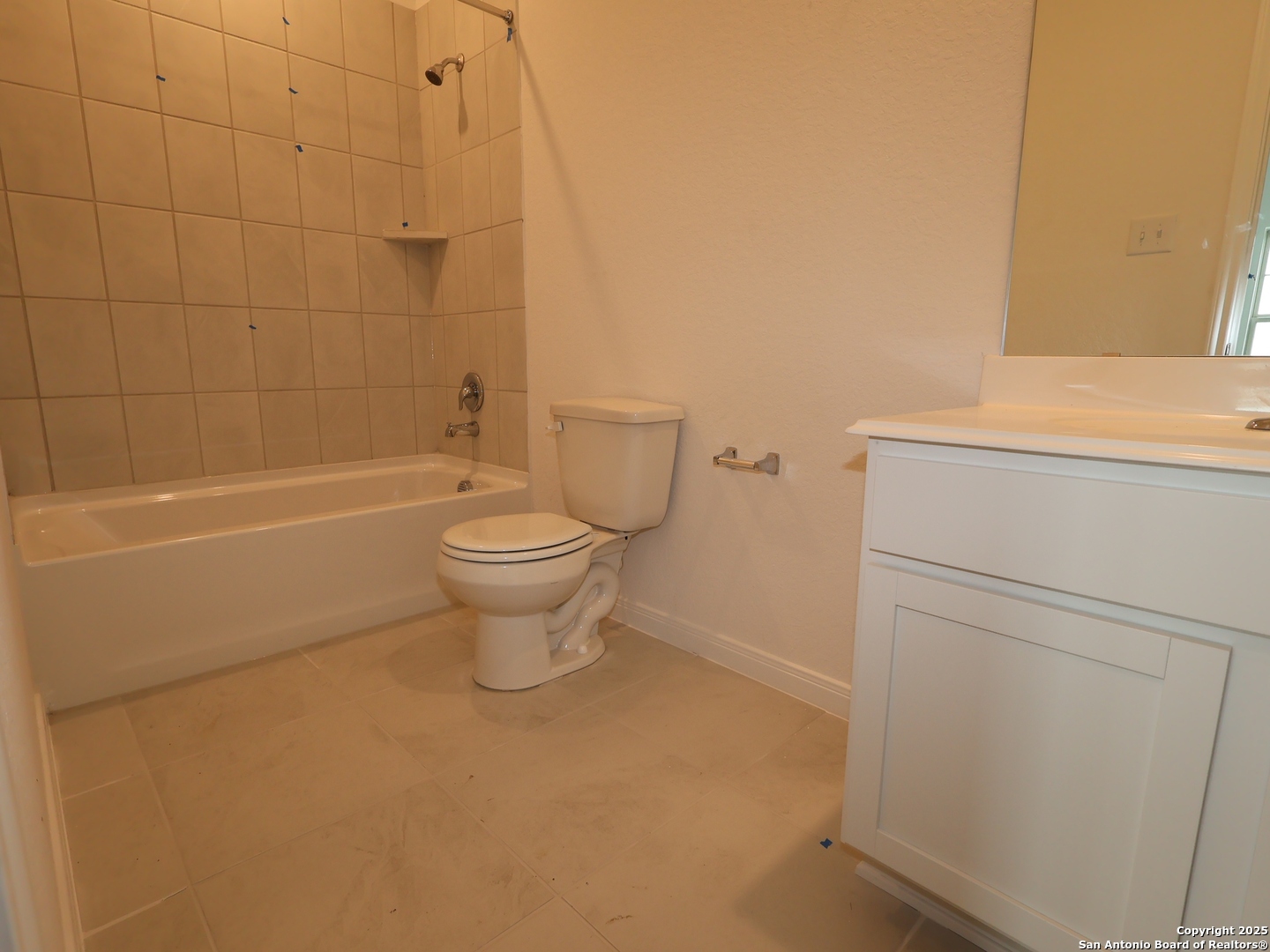 1164 Limestone Ridge Seguin, TX 78155 - Photo 14 of 45 a bathroom with a toilet a sink and bathtub