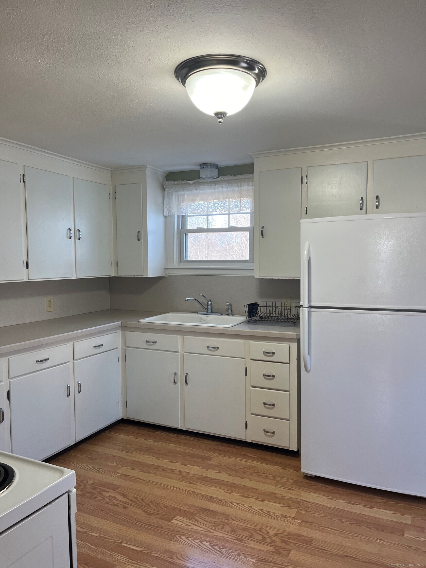 383 Wells Road Wethersfield, CT 06109 - Photo 4 of 20