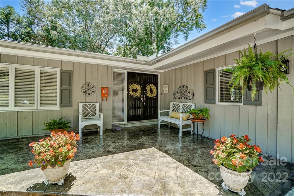 7127 Hopeton Road Charlotte, NC 28210 - Photo 4 of 48 Gallery Image 4