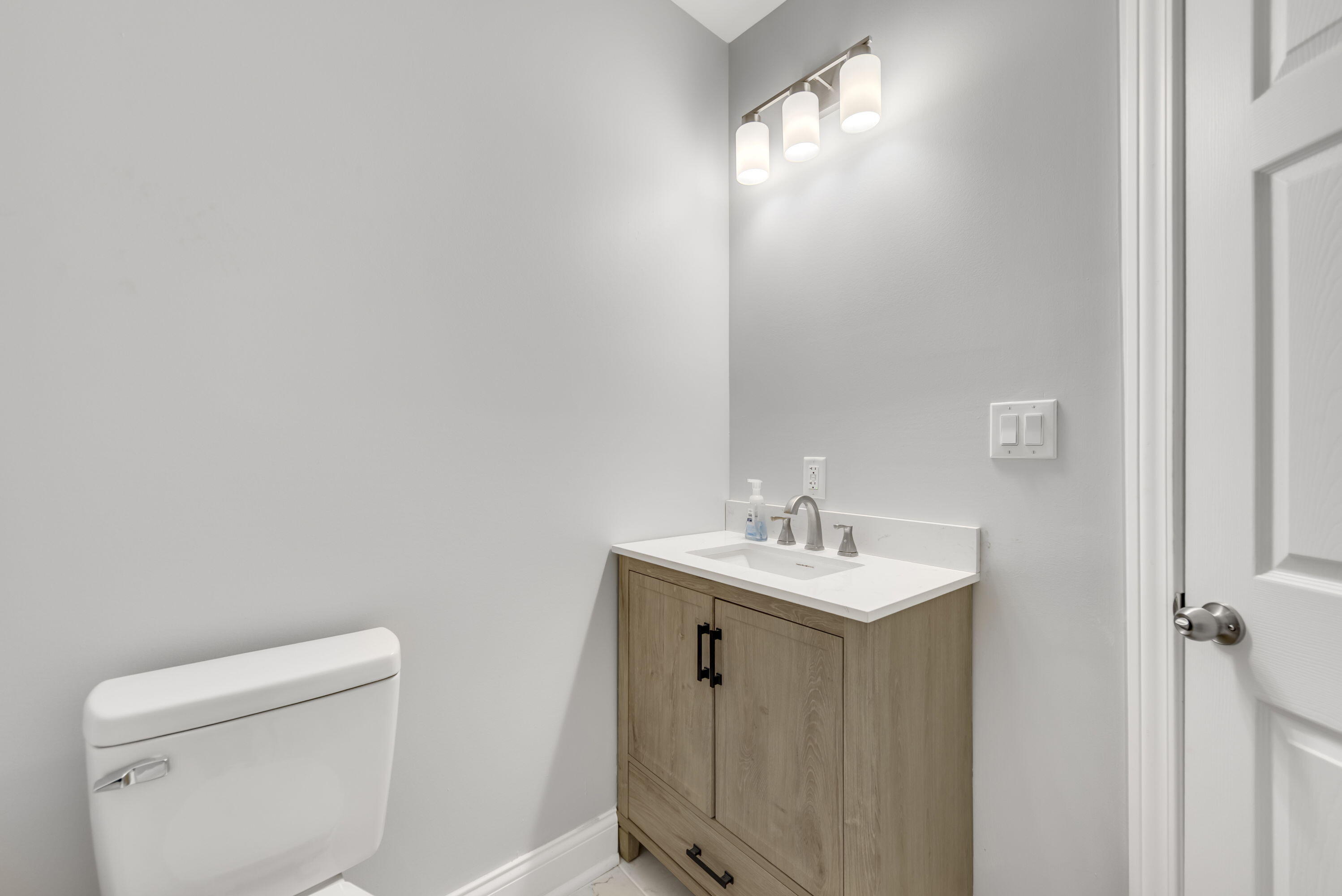 552 Harrison Street Gary, IN 46402 - Photo 6 of 14 a bathroom with a sink toilet and mirror