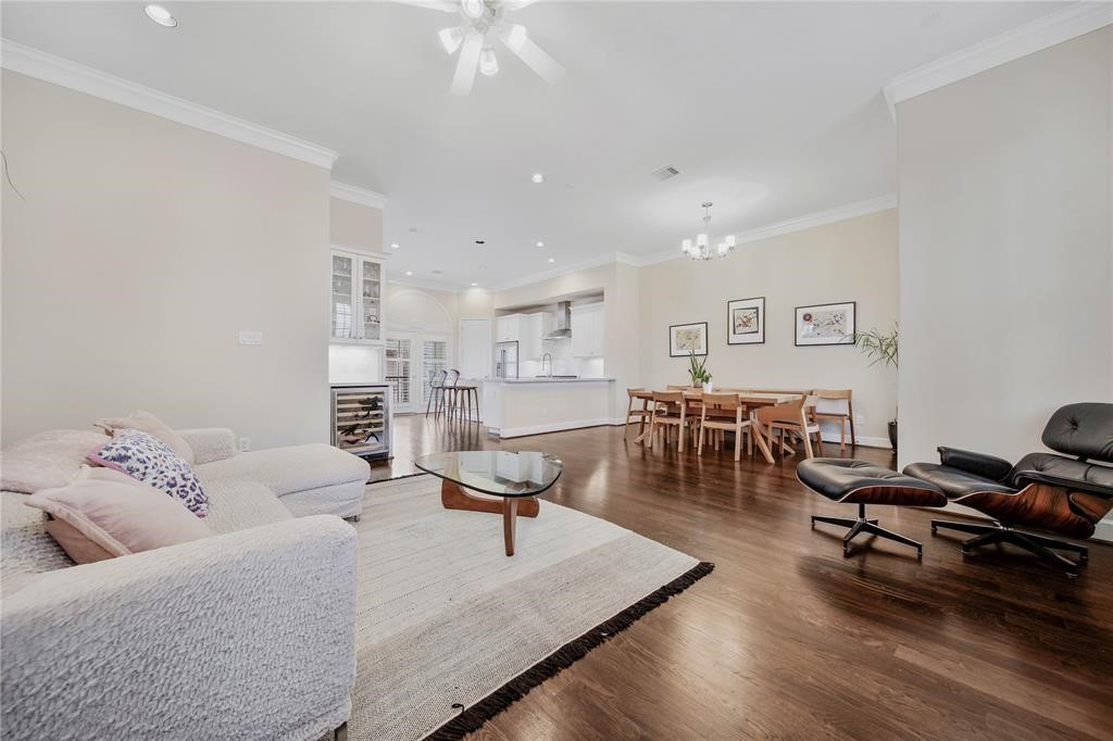 602 Knox Street Houston, TX 77007 - Photo 10 of 26 Living Room :: 3