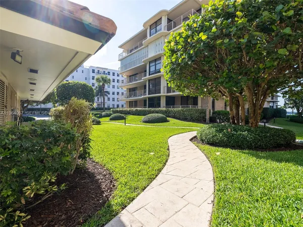 a house view with a outdoor space