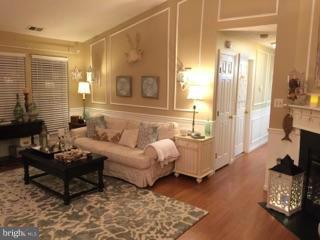 645 Deering Road, Unit 2L Pasadena, MD 21122 - Photo 4 of 27 Living Room