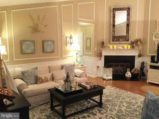 645 Deering Road, Unit 2L Pasadena, MD 21122 - Photo 5 of 27 Living Room