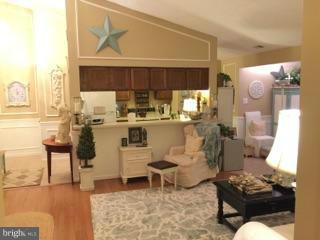 645 Deering Road, Unit 2L Pasadena, MD 21122 - Photo 10 of 27 Living Room