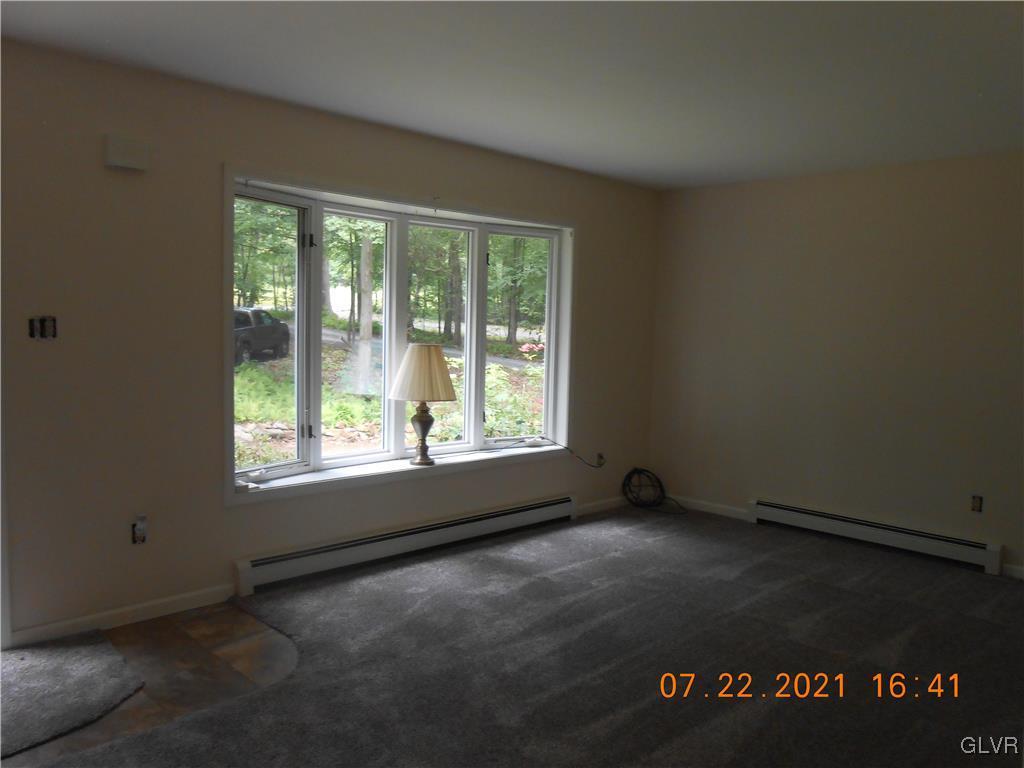 9580 Interchange Road Lehighton, PA 18235 - Photo 4 of 21 Living room