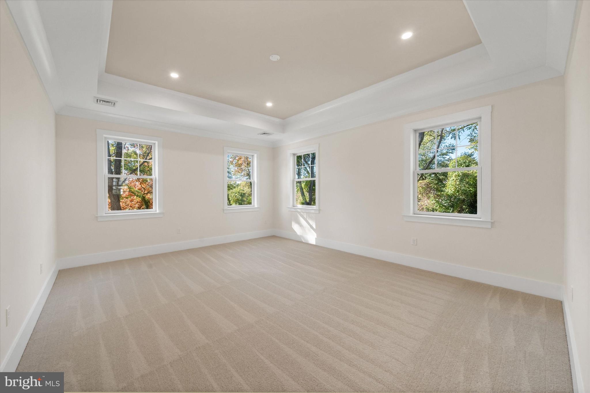 567 Southwood Road Hockessin, DE 19707 - Photo 31 of 54 an empty room with windows