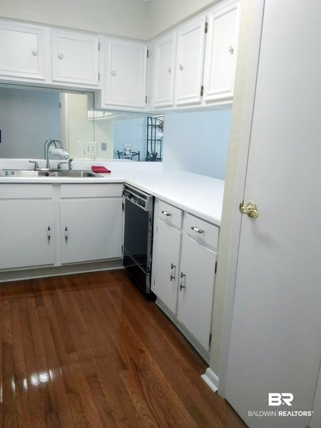 710 South Mobile Street, Unit 23 Fairhope, AL 36532 - Photo 28 of 42 Kitchen right