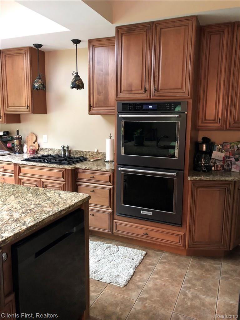 8175 Ridge Road North Canton, MI 48187 - Photo 31 of 70 Inside - Kitchen 2.jpg