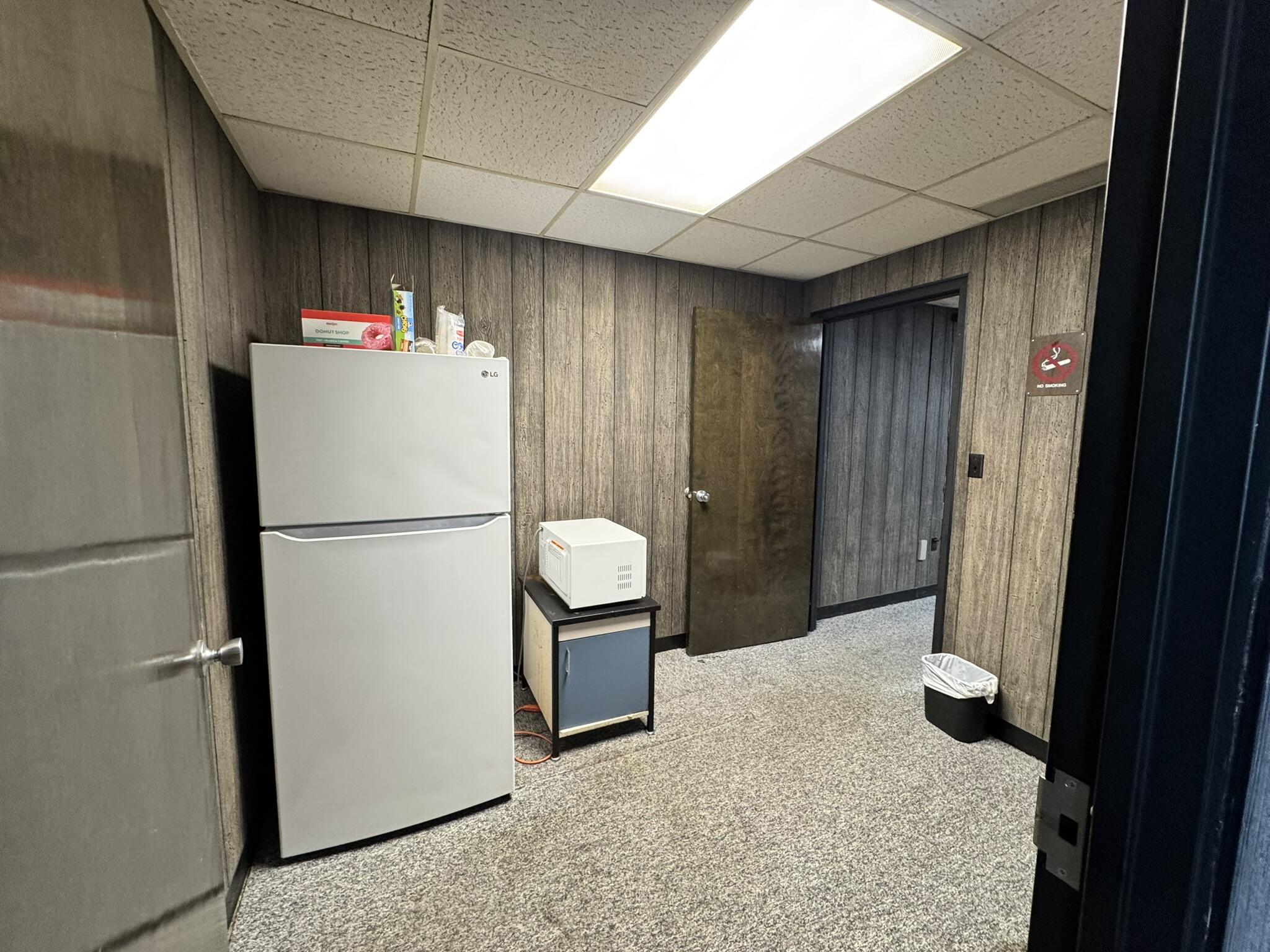 1656 Hilltop Road St. Joseph, MI 49085 - Photo 5 of 19 IMG_1318