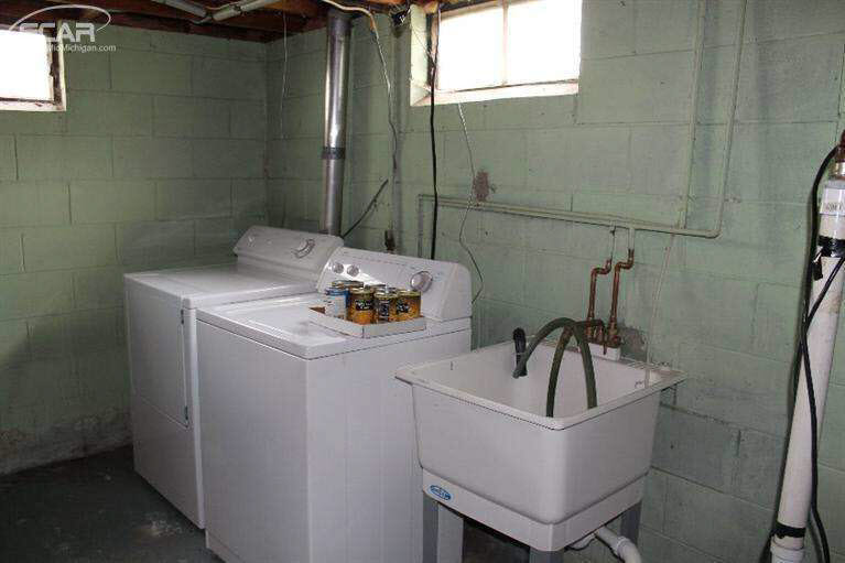 4503 Torrey Road Flint, MI 48507 - Photo 20 of 34 20455327-19.JPG