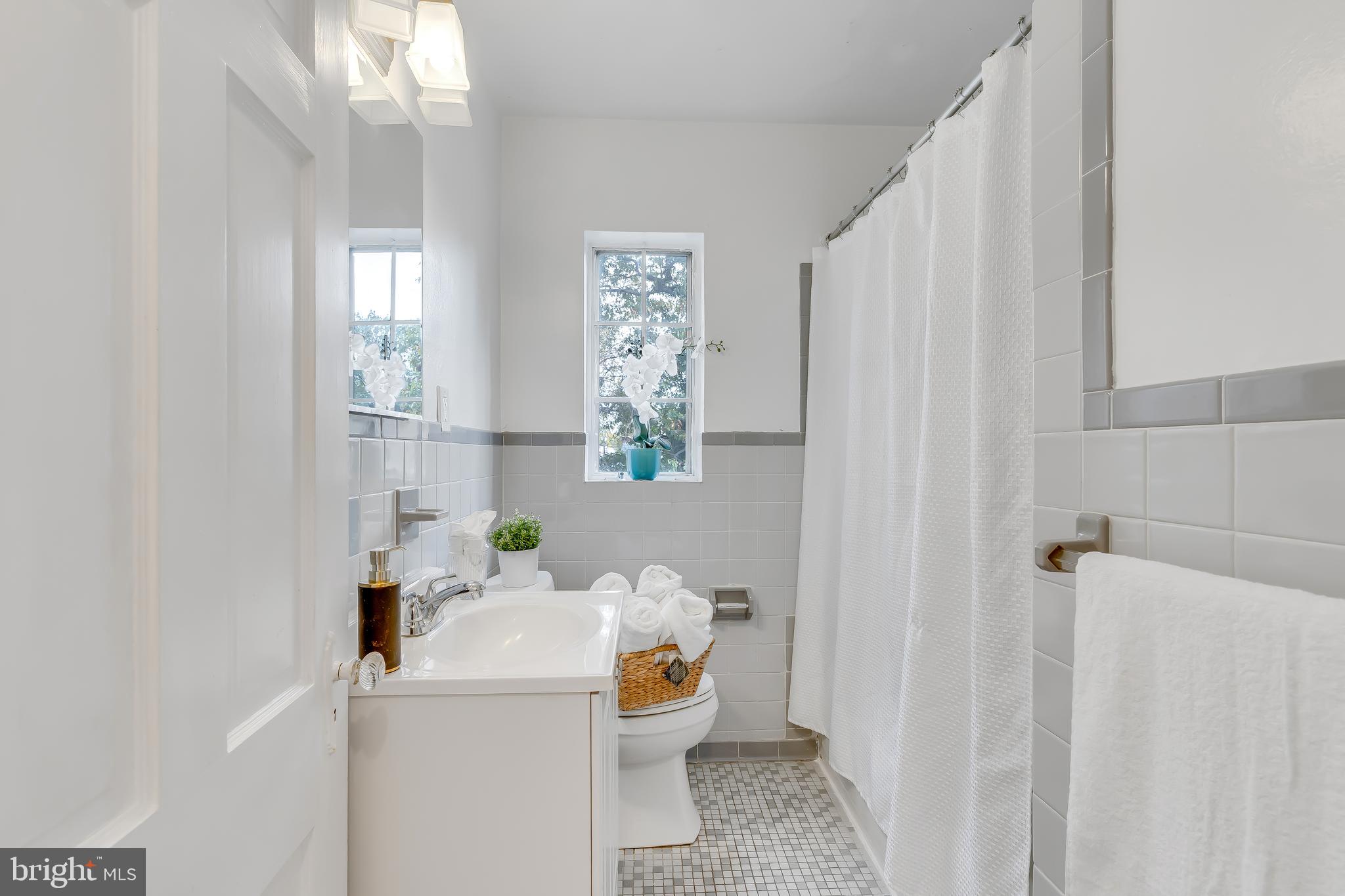 8707 Geren Road Silver Spring, MD 20901 - Photo 22 of 43 First Floor Main Bath