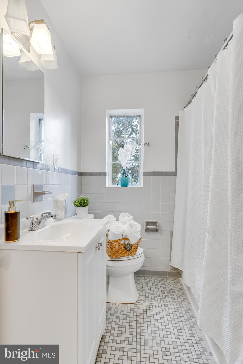 8707 Geren Road Silver Spring, MD 20901 - Photo 23 of 43 First Floor Main Bath