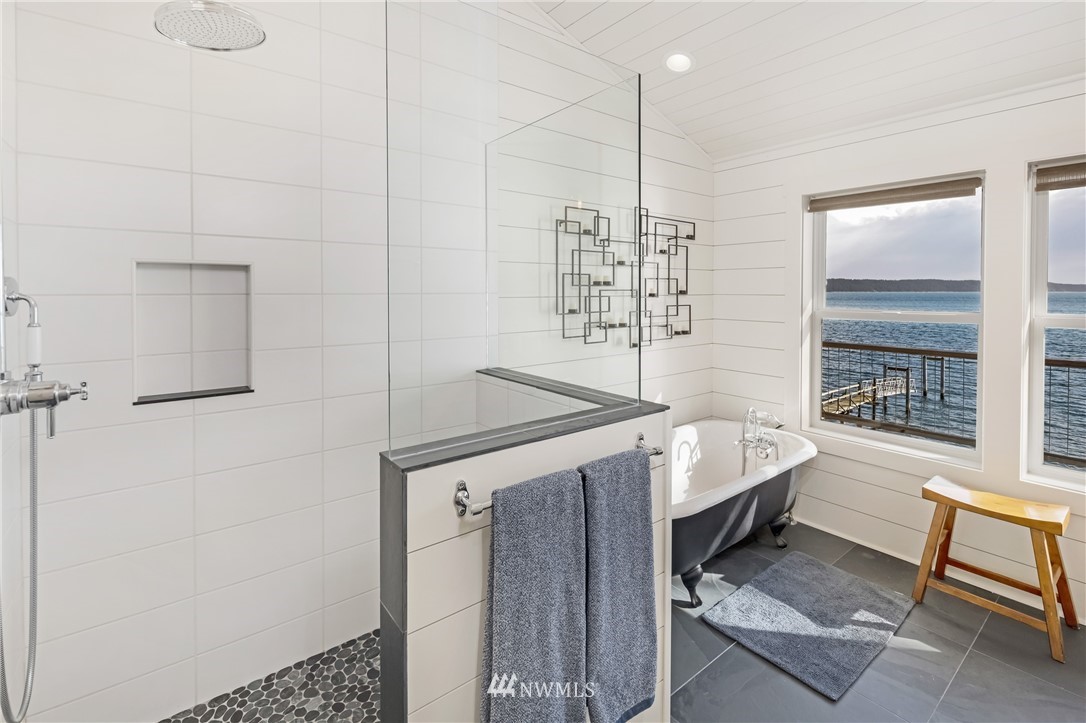 3051 Pear Point Road Friday Harbor, WA 98250 - Photo 20 of 39 a very nice looking room with a couch