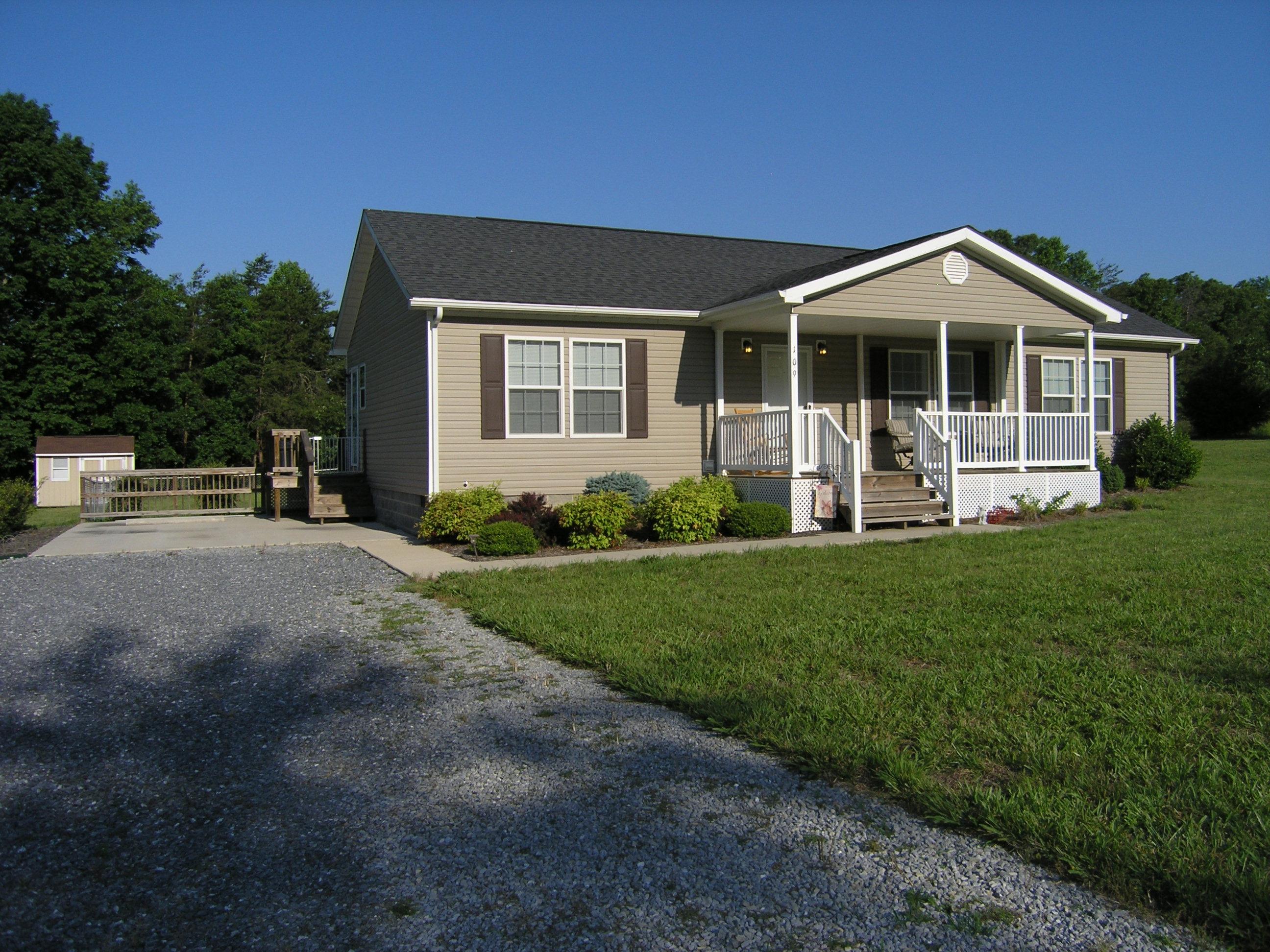 109 Thunder Ridge Road Huddleston, VA 24104 - Photo 15 of 17 P1011158