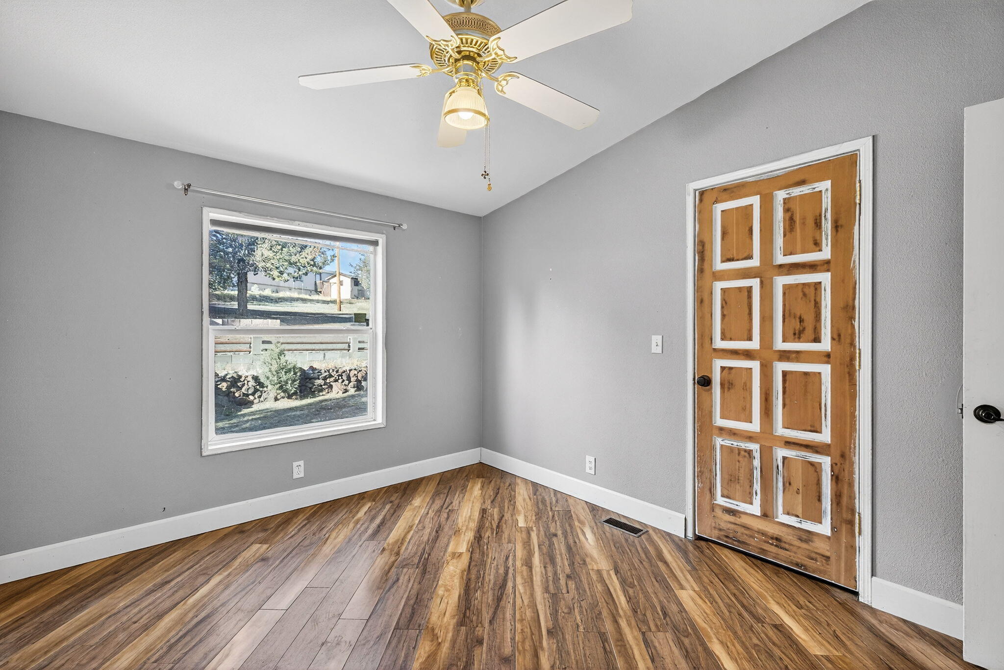 14161 Southwest Ridge Place Terrebonne, OR 97760 - Photo 28 of 54 2025_11_21_14161_ridge_place_crr-47