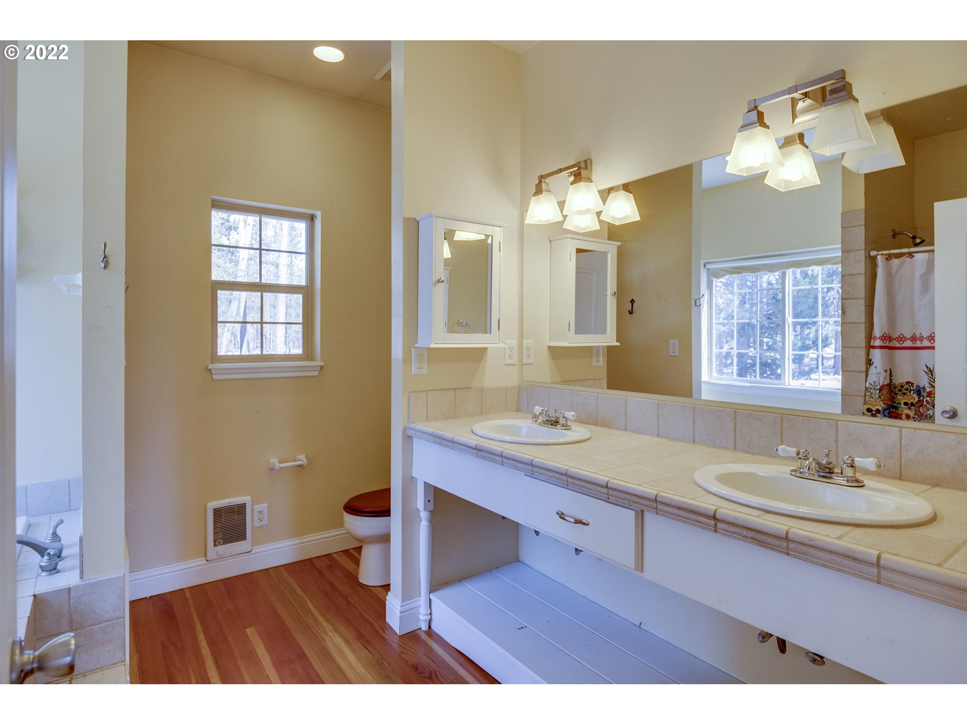 9706 Split Rail Road La Pine, OR 97739 - Photo 13 of 31 Bathroom, Attached