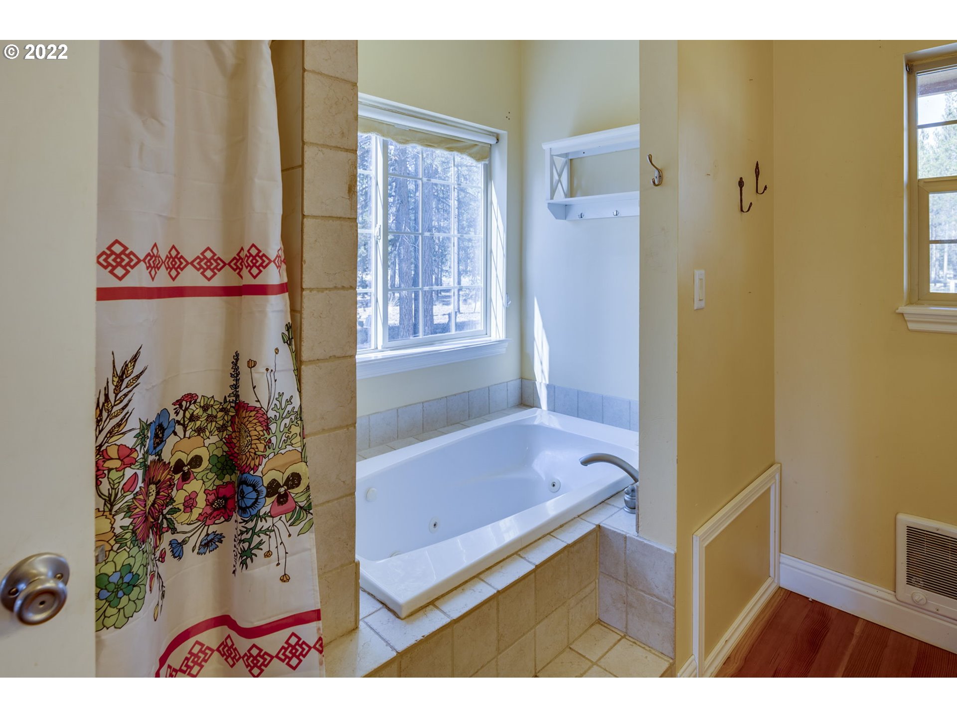 9706 Split Rail Road La Pine, OR 97739 - Photo 14 of 31 Bathroom, Attached
