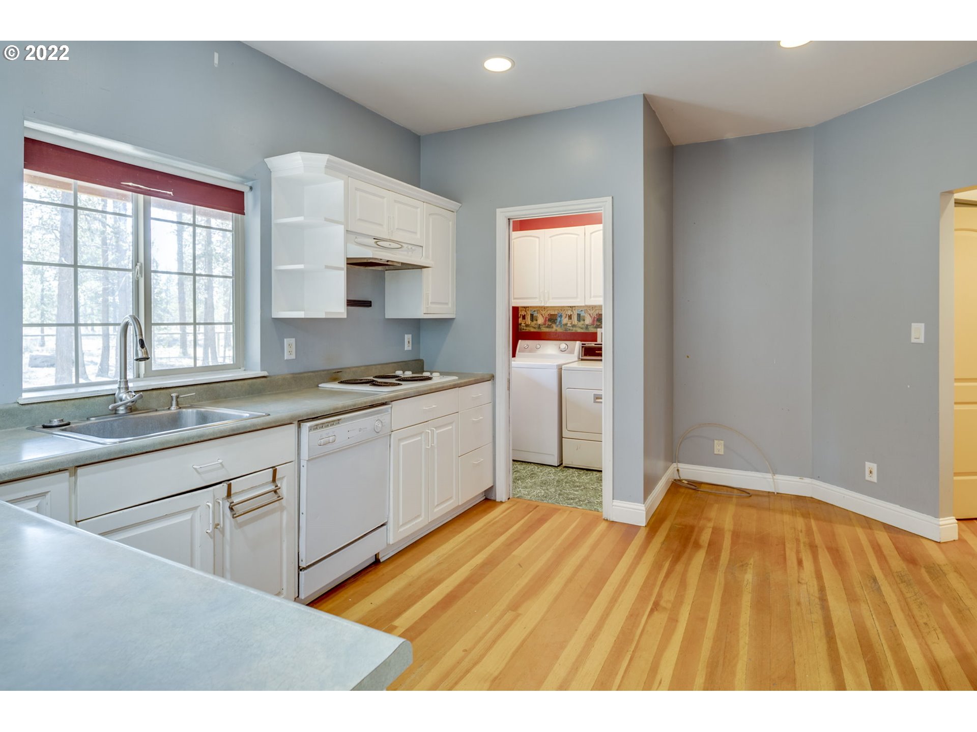 9706 Split Rail Road La Pine, OR 97739 - Photo 7 of 31 Kitchen