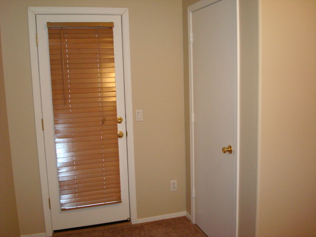 1417 East Bloch Road Phoenix, AZ 85040 - Photo 19 of 23 Bedroom 4 w walk in closet and balcony