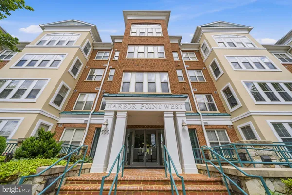 $557,000 | 500 Belmont Bay Drive, Unit 305, Woodbridge, VA 22191