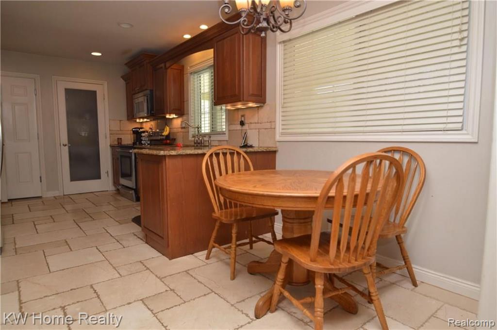 28163 Peppermill Road Farmington Hills, MI 48331 - Photo 13 of 31