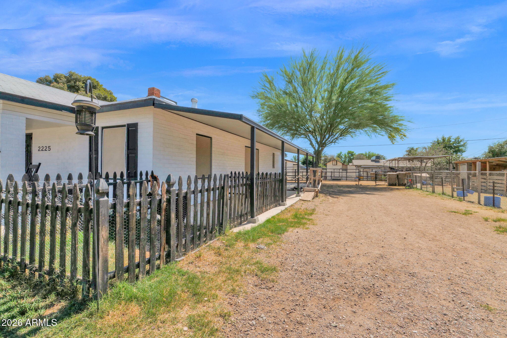 2225 West Morten Avenue, Unit 3 Phoenix, AZ 85021 - Photo 7 of 43 7-web-or-mls-P1582299
