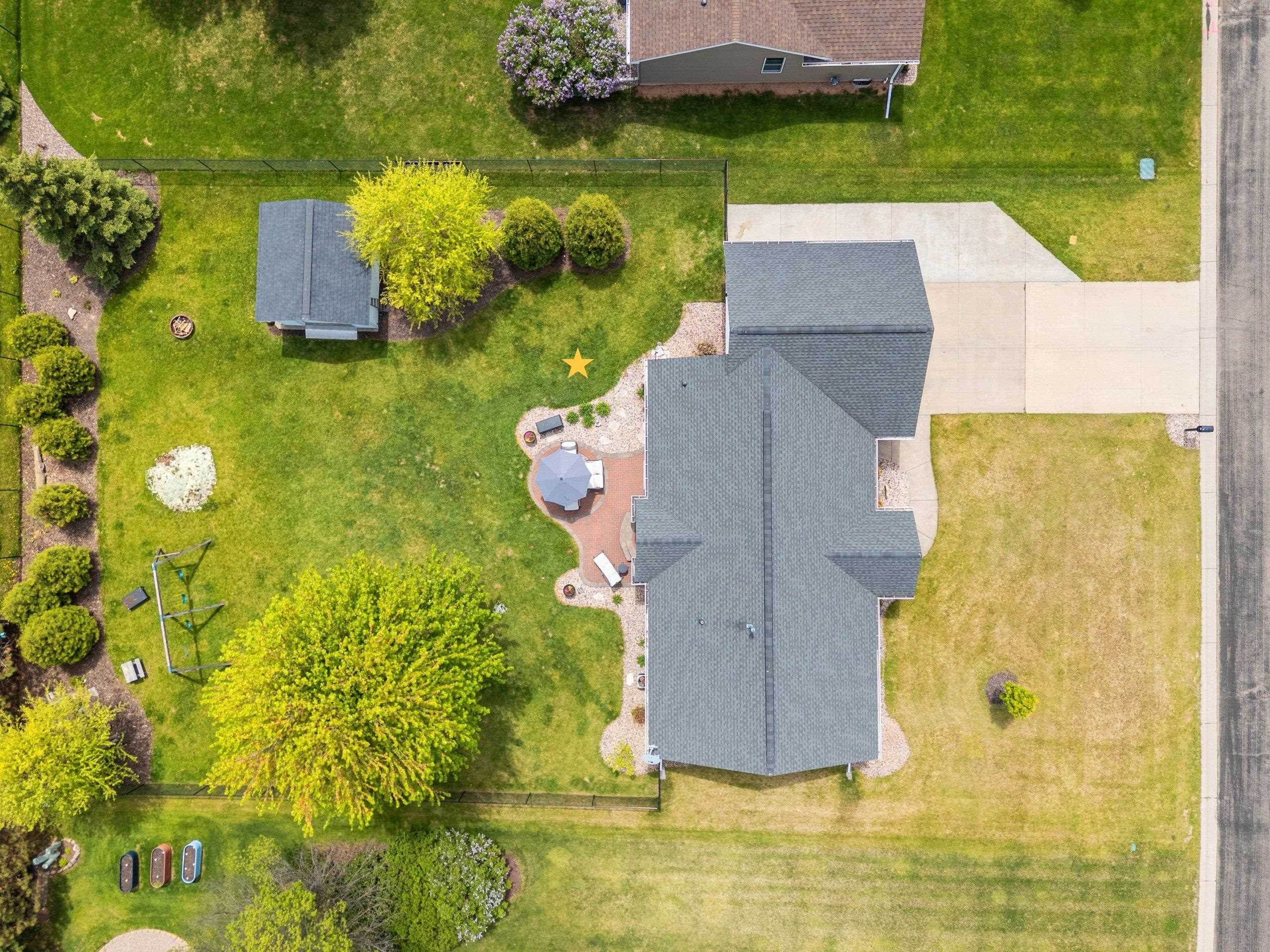 N9634 Chadbury Lane Appleton, WI 54915 - Photo 2 of 25