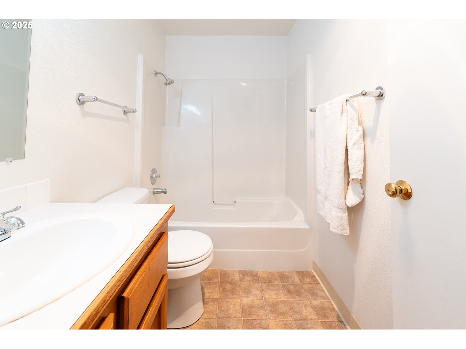 8720 Southwest Tualatin Road, Unit 206 Tualatin, OR 97062 - Photo 34 of 48