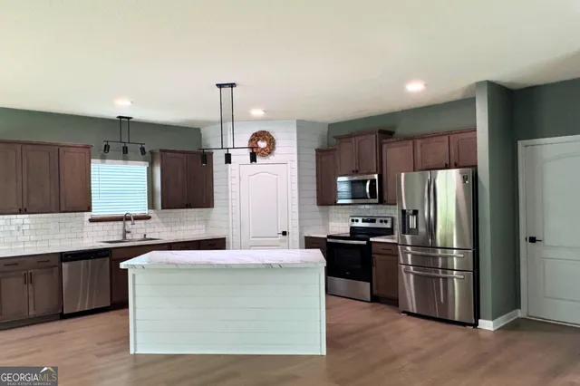 $2,350 | 164 Ashwood Circle, St. Marys, GA 31558