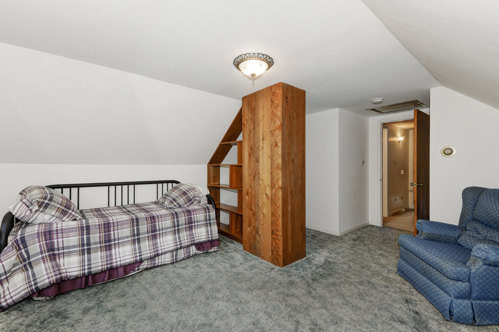 591 Riedy Road Lisle, IL 60532 - Photo 15 of 37 a view of a hallway with staircase