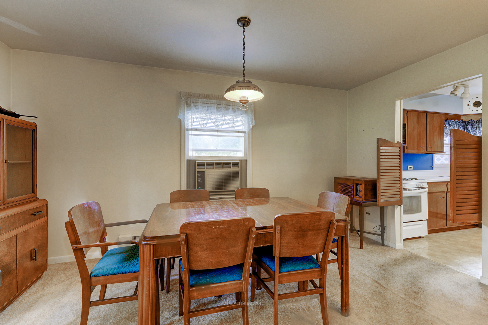 591 Riedy Road Lisle, IL 60532 - Photo 5 of 37 a dining room with furniture and window