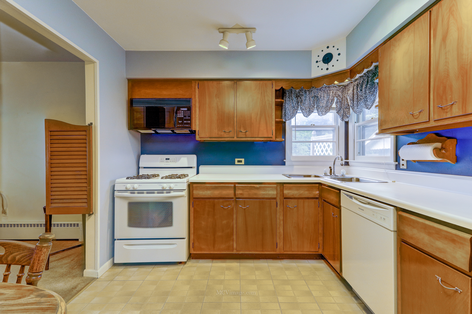 591 Riedy Road Lisle, IL 60532 - Photo 9 of 37 a kitchen with granite countertop a sink and cabinets