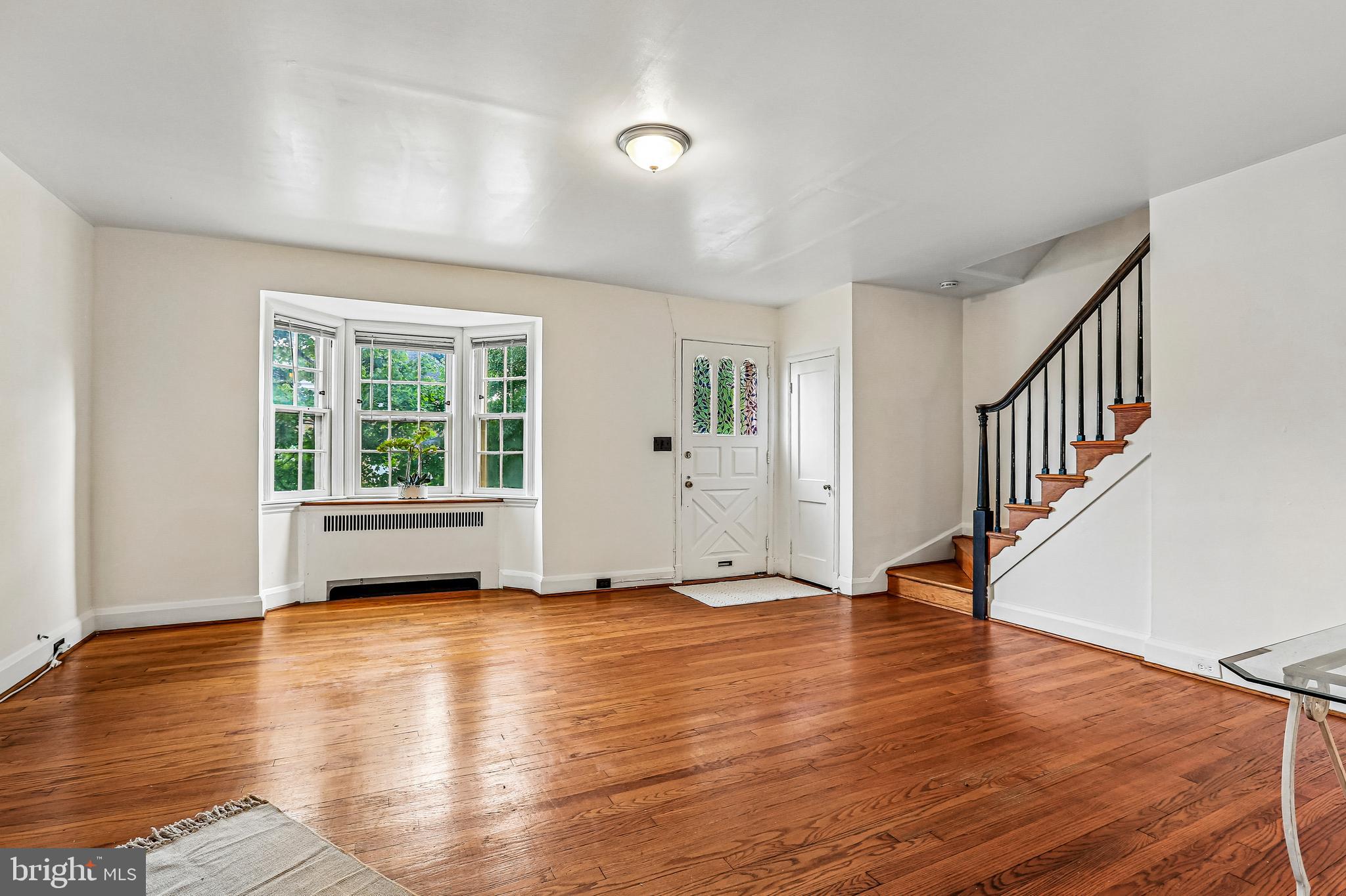 1528 Shadyside Road Baltimore, MD 21218 - Photo 2 of 39 Living Room