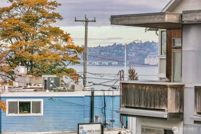 $599,000 | 3022 63rd Avenue Southwest, Unit 302, Seattle, WA 98116