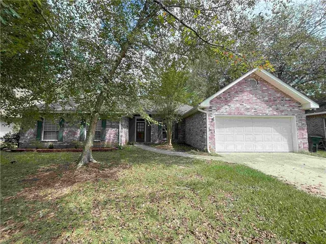 $2,300 | 67070 Montaigne Street, Mandeville, LA 70471